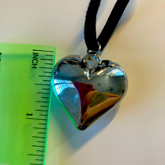 Silver Heart Pendant Choker Necklace - Picture 4 of 4